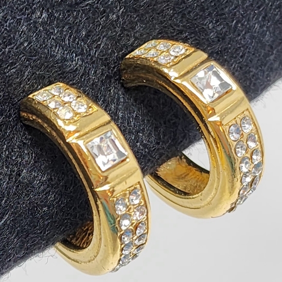 Givenchy Vintage Clip on Earrings - Picture 1 of 15